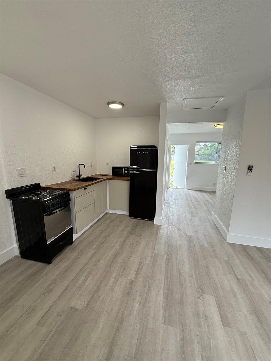 2213 Lincoln St main architectural view
