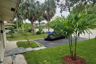 241 NE 35th St, Oakland Park, FL 33334 - Photo 13