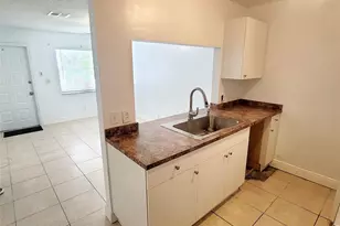 241 NE 35th St, Oakland Park, FL 33334 - Photo 7