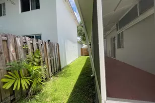 1806 NW 98th Ave NW, Pembroke Pines, FL 33024 - Photo 53