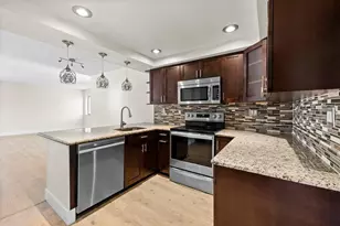 28 Wimbledon Lake Dr, Plantation, FL 33324 - Photo 3
