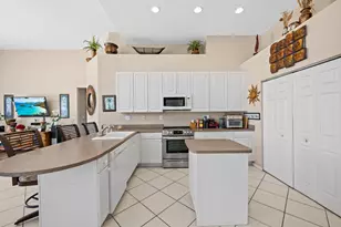 8027 N Savannah Cir, Davie, FL 33328 - Photo 11