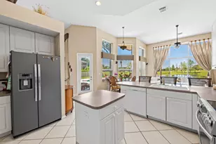 8027 N Savannah Cir, Davie, FL 33328 - Photo 9