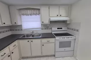 2805 Crosley Dr E, West Palm Beach, FL 33415 - Photo 3
