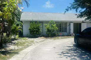 8905 SE Sandy Ln, Hobe Sound, FL 33455 - Photo 3