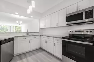 2208 S Cypress Bend Dr, Pompano Beach, FL 33069 - Photo 7