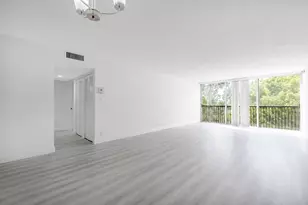 2208 S Cypress Bend Dr, Pompano Beach, FL 33069 - Photo 9