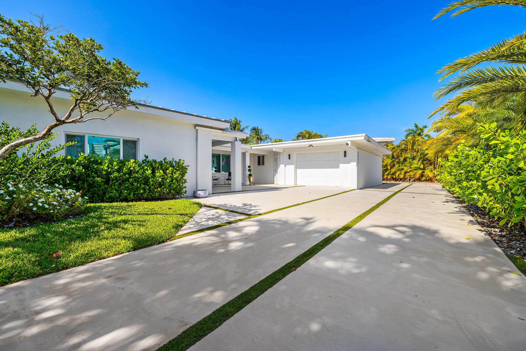 1627 Seabreeze Blvd main architectural view