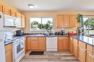 250 SW Homeland Rd, Port Saint Lucie, FL 34953 - Photo 5