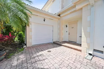 568 7th Square, Vero Beach, FL 32962 - Photo 1