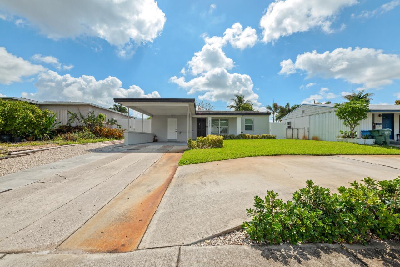 5240 NE 3rd Ter.