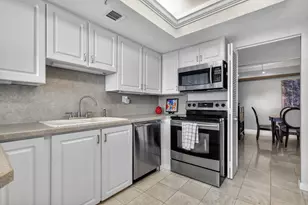 1900 Consulate Pl, West Palm Beach, FL 33401 - Photo 19
