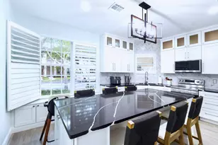 8070 Murano Cir, Palm Beach Gardens, FL 33418 - Photo 7