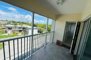 330 SE 2nd St, Hallandale Beach, FL 33009 - Photo 11