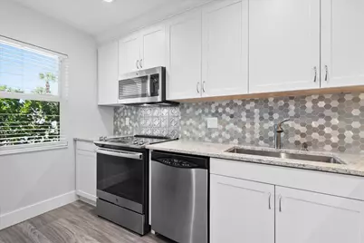 178 Lake Susan Lane, West Palm Beach, FL 33411 - Photo 5