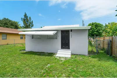 137 SW 9th Avenue, Delray Beach, FL 33444 - Photo 1
