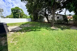 2811 NW 8th St, Pompano Beach, FL 33069 - Photo 9