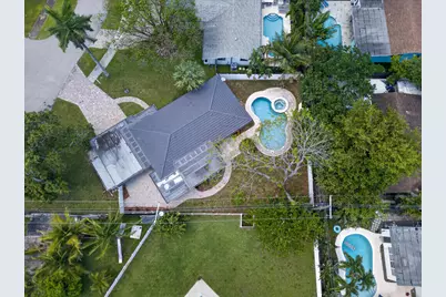 2740 NW 9th Lane, Wilton Manors, FL 33311 - Photo 11