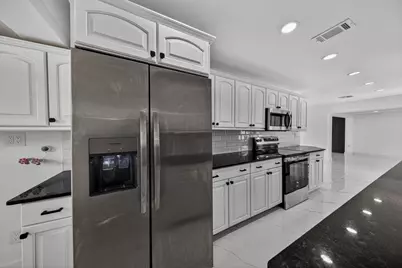 2740 NW 9th Lane, Wilton Manors, FL 33311 - Photo 11