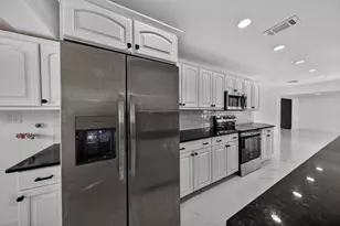 2740 NW 9th Ln, Wilton Manors, FL 33311 - Photo 11