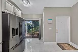 1036 E Lakes Dr, Pompano Beach, FL 33064 - Photo 7
