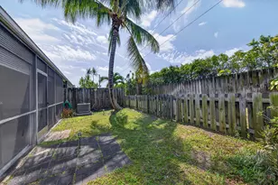 1036 E Lakes Dr, Pompano Beach, FL 33064 - Photo 33