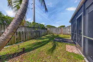 1036 E Lakes Dr, Pompano Beach, FL 33064 - Photo 33