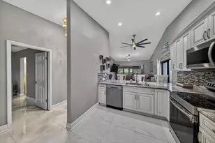 1036 E Lakes Dr, Pompano Beach, FL 33064 - Photo 9
