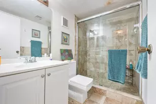 250 Jacaranda Dr, Plantation, FL 33324 - Photo 7