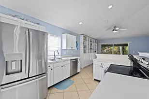 864 NW Waterlily Pl, Jensen Beach, FL 34957 - Photo 11