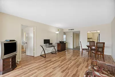 1638 Embassy Drive #410, West Palm Beach, FL 33401 - Photo 5