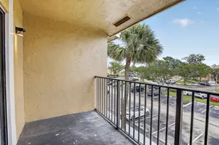 300 Palm Cir W, Pembroke Pines, FL 33025 - Photo 23