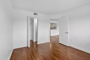 300 Palm Cir W, Pembroke Pines, FL 33025 - Photo 17