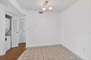 300 Palm Cir W, Pembroke Pines, FL 33025 - Photo 13