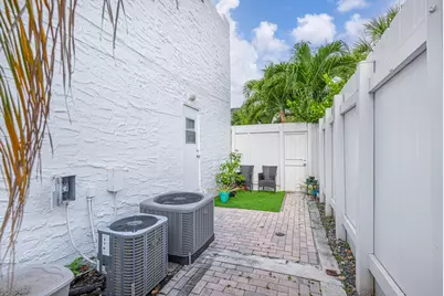 110 NE 16th Terrace, Fort Lauderdale, FL 33301 - Photo 7