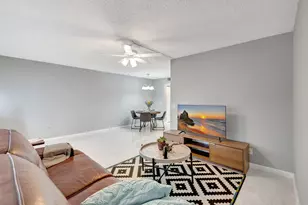 3031 Cornwall B, Boca Raton, FL 33434 - Photo 5