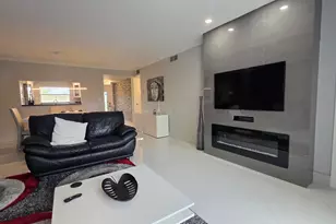 9301 Sunrise Lakes Blvd, Sunrise, FL 33322 - Photo 17