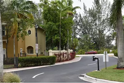 2851 W Prospect Road #1211, Tamarac, FL 33309 - Photo 15