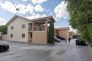 700 SE 9th Ct, Hialeah, FL 33010 - Photo 3