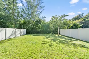 1817 Lake Cove Dr, Lake Worth, FL 33460 - Photo 13