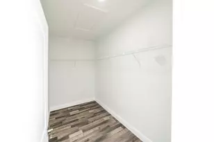 333 NW 41st St, Oakland Park, FL 33309 - Photo 9