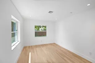 1404 NE 2nd St, Pompano Beach, FL 33060 - Photo 9