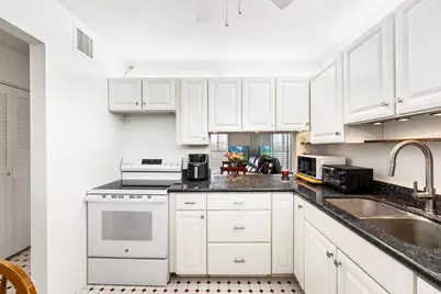 2682 S Garden Dr #309, Lake Worth, FL 33461 - Photo 9