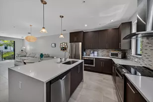 625 NE 22nd Dr, Wilton Manors, FL 33305 - Photo 1