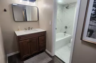 3301 N Country Club Dr, Miami, FL 33180 - Photo 15