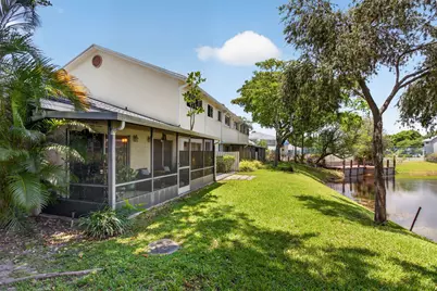 1921 Discovery Circle E, Deerfield Beach, FL 33442 - Photo 3
