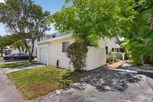 1921 Discovery Cir E, Deerfield Beach, FL 33442 - Photo 29