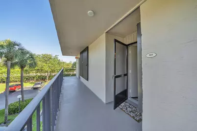 17 Royal Palm Way #3010, Boca Raton, FL 33432 - Photo 3