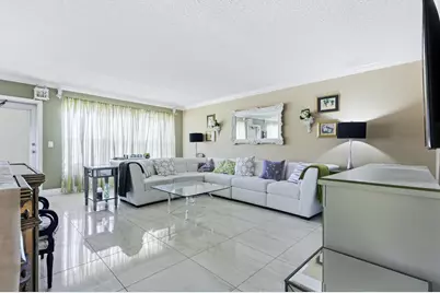 213 Wellington E, West Palm Beach, FL 33417 - Photo 3