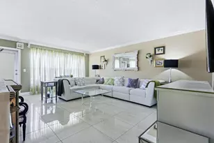 213 Wellington E, West Palm Beach, FL 33417 - Photo 3